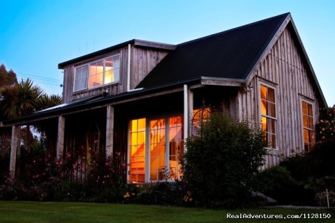 Evening at Kamahi Cottage near Waitomo & Otorohanga