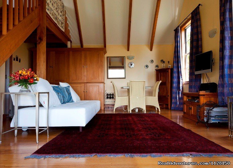 Romantic NZ country cottage: 5-Star B&B  Waitomo | Image #2/15 | 