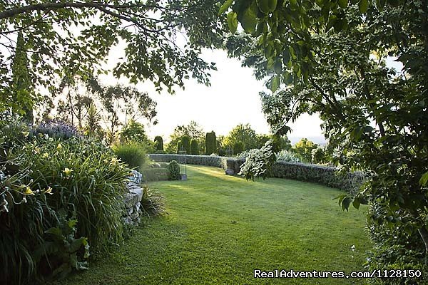 The lower garden at Kamahi near Otorohanga, NZ | Romantic NZ country cottage: 5-Star B&B  Waitomo | Image #10/15 | 