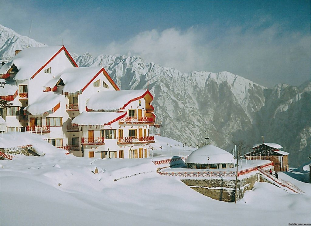 Just Another Day in Paradise!!! | Skiing at Worlds 2nd Highest Resort-CliffTop,Auli | New delhi, India | Skiing & Snowboarding | Image #1/1 | 