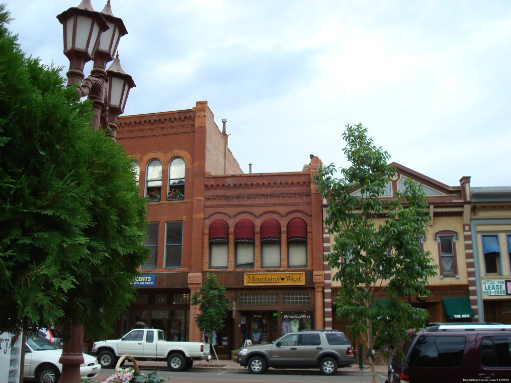 MANITOU SPRINGS HISTORIC DISTRICT | Pikes Peak Cabin  By Garden Of The Gods | Image #22/22 | 