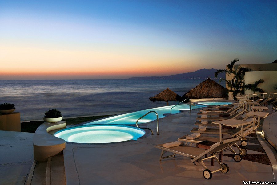 Jacuzzi | Grand Velas All Suites & Spa Resort | Image #5/18 | 