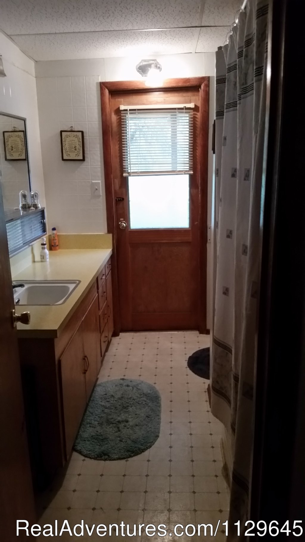 Bathroom | Hot Springs Cabin Rentals Sequoia Nat'l Monument | Image #4/7 | 