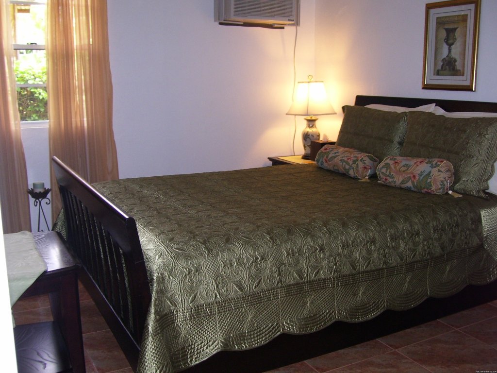 Bedroom 1 | Affordable & Spacious Villa Sol 2 Blocks to Beach | Image #3/5 | 