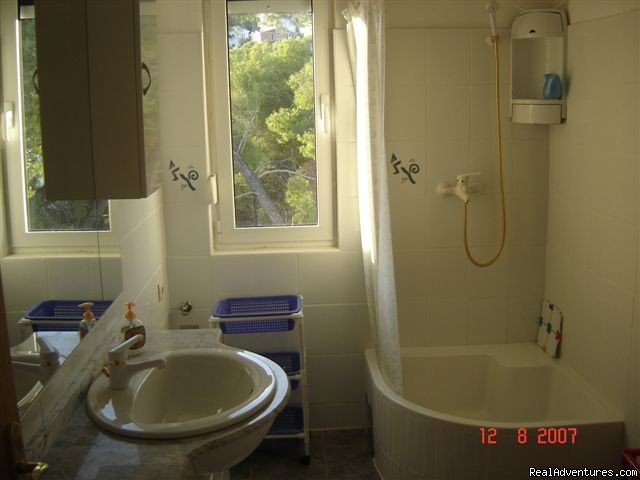 bathroom A | Quiet location-Near Beach-Pool-Near town Center | Image #8/14 | 