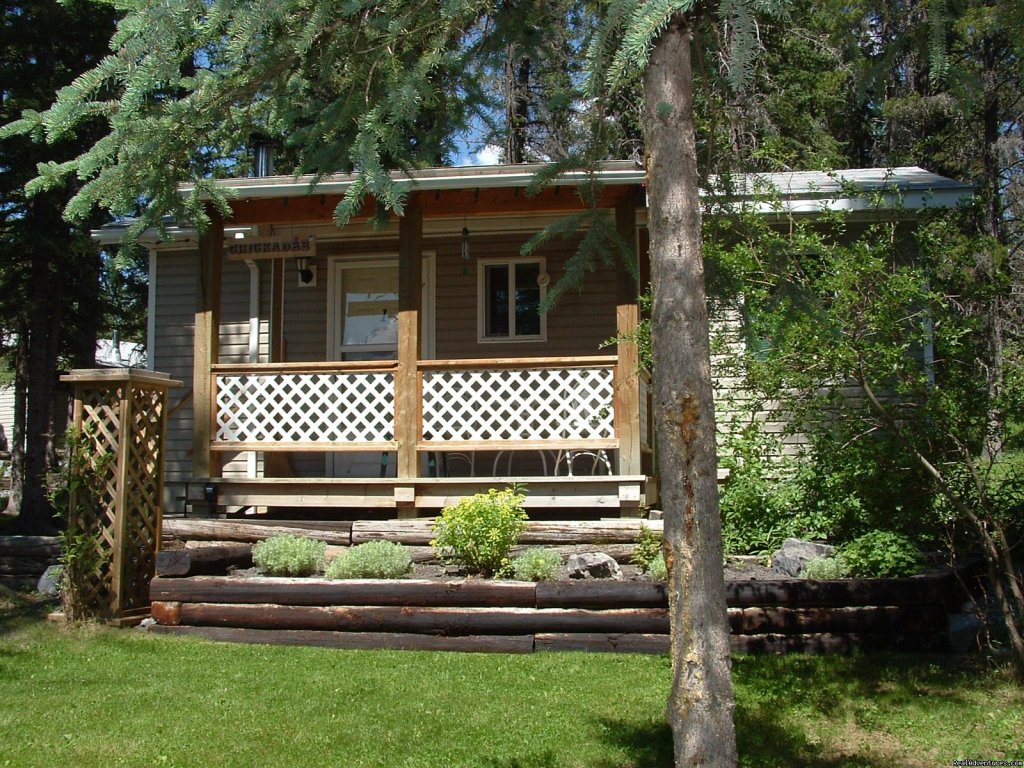 Chickadee | Cheechako Cabins, your Rocky Mountain Getaway | Image #2/8 | 