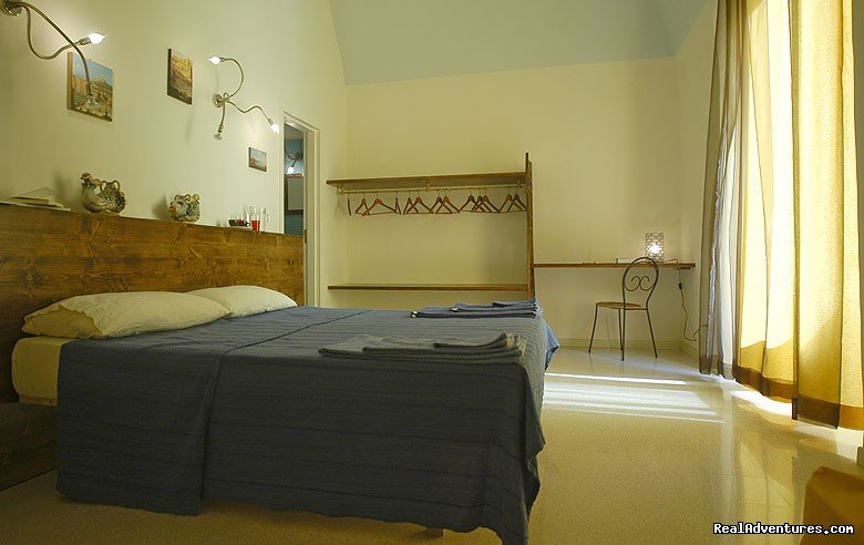 Glycine room | B&B diLetto a Napoli, Naples, Italy | Image #7/14 | 