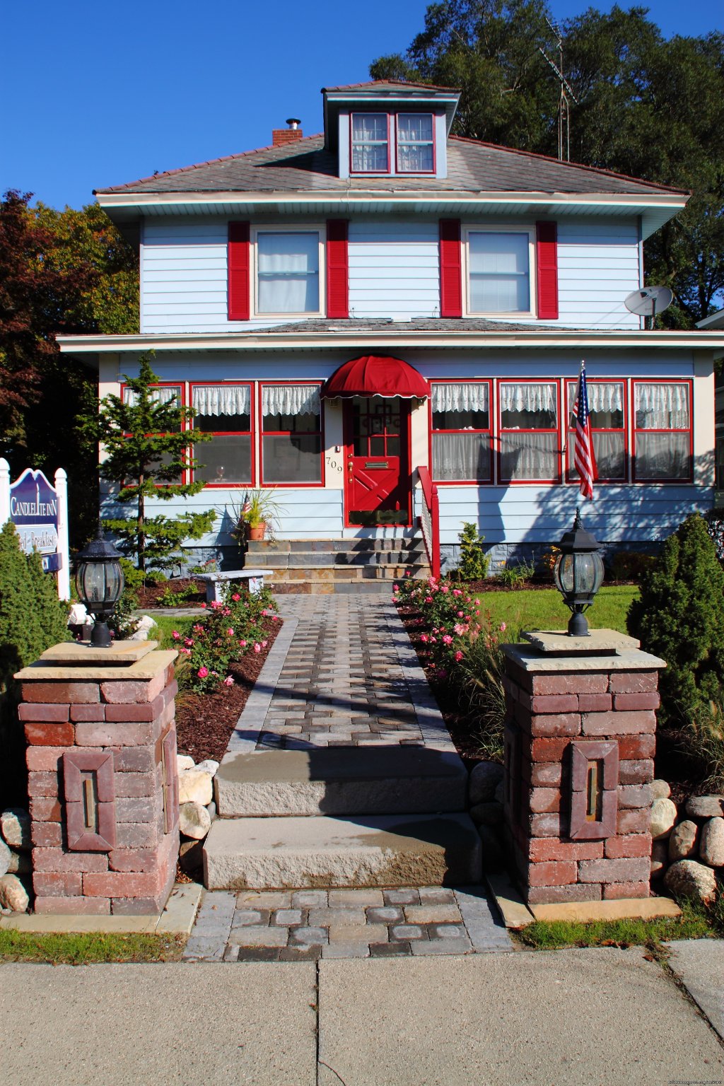 Warm & Romantic Candlelite Inn Bed & Breakfast | Image #2/10 | 