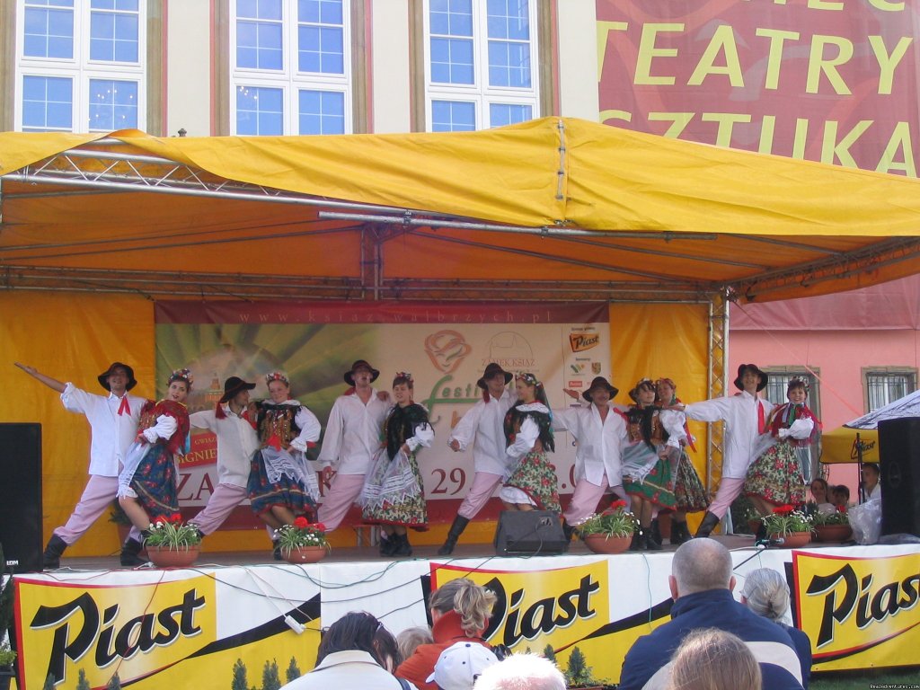 Dancers at summer festival in Lower Silesia region of Poland | Unique cooking vacations in Poland. | Image #8/10 | 