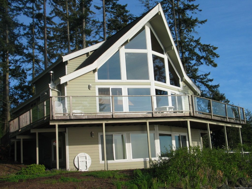 Driveway view | Olympic Peninsula's Oak Bay Getaway | Image #2/8 | 