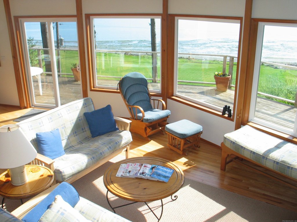 Great room view | Olympic Peninsula's Oak Bay Getaway | Image #3/8 | 