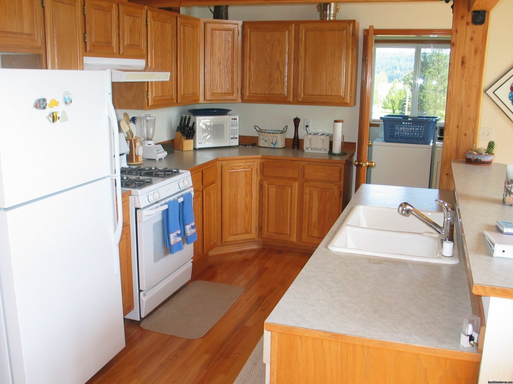 Kitchen | Olympic Peninsula's Oak Bay Getaway | Image #6/8 | 