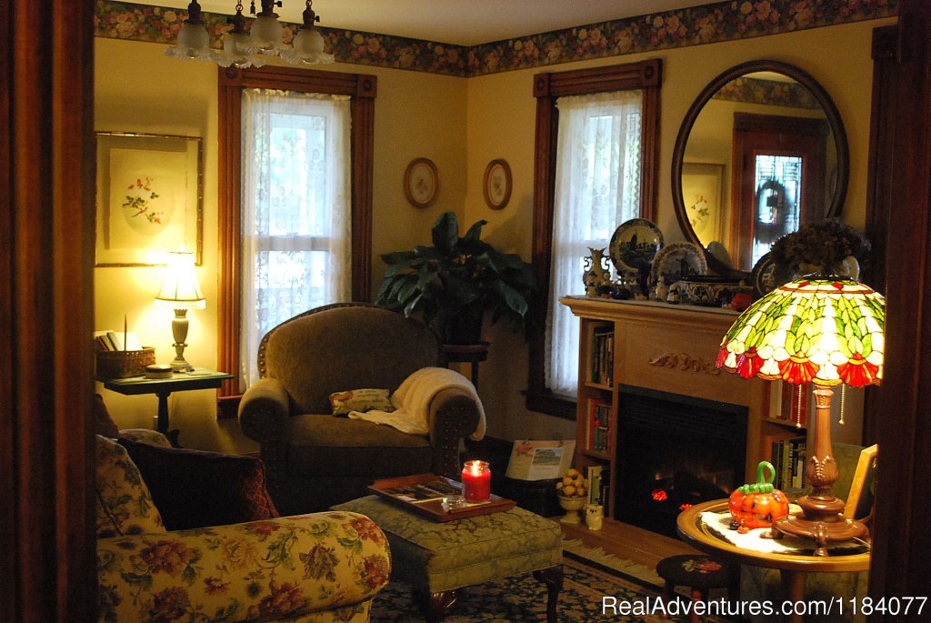 Parlor Sitting area | Applesauce Inn B&B | Image #6/7 | 