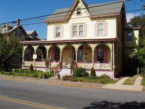 Rent a Victorian B&B, 2 blocks to the beach