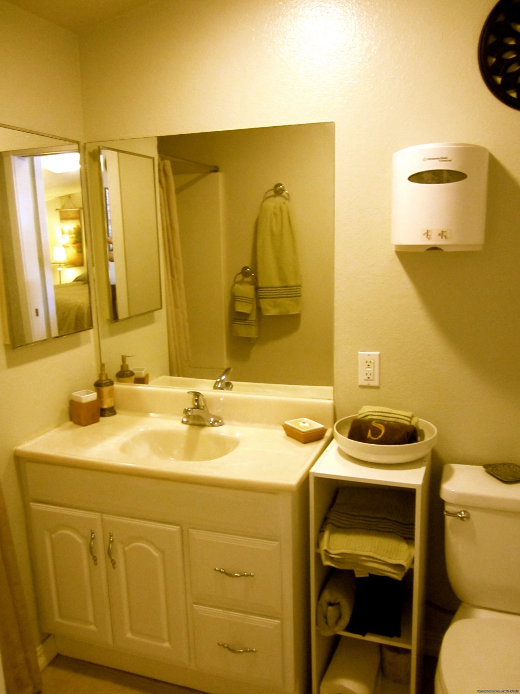 Cedar Suite Bath room | Yoga Boot Camp, Spa Getaway Packages, & more | Image #10/20 | 