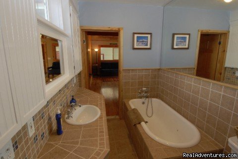 Bath Connecting the Bunkbed room to the Mt. Shasta Room | McClould Vacation Home, Mt. Shasta | Image #7/13 | 