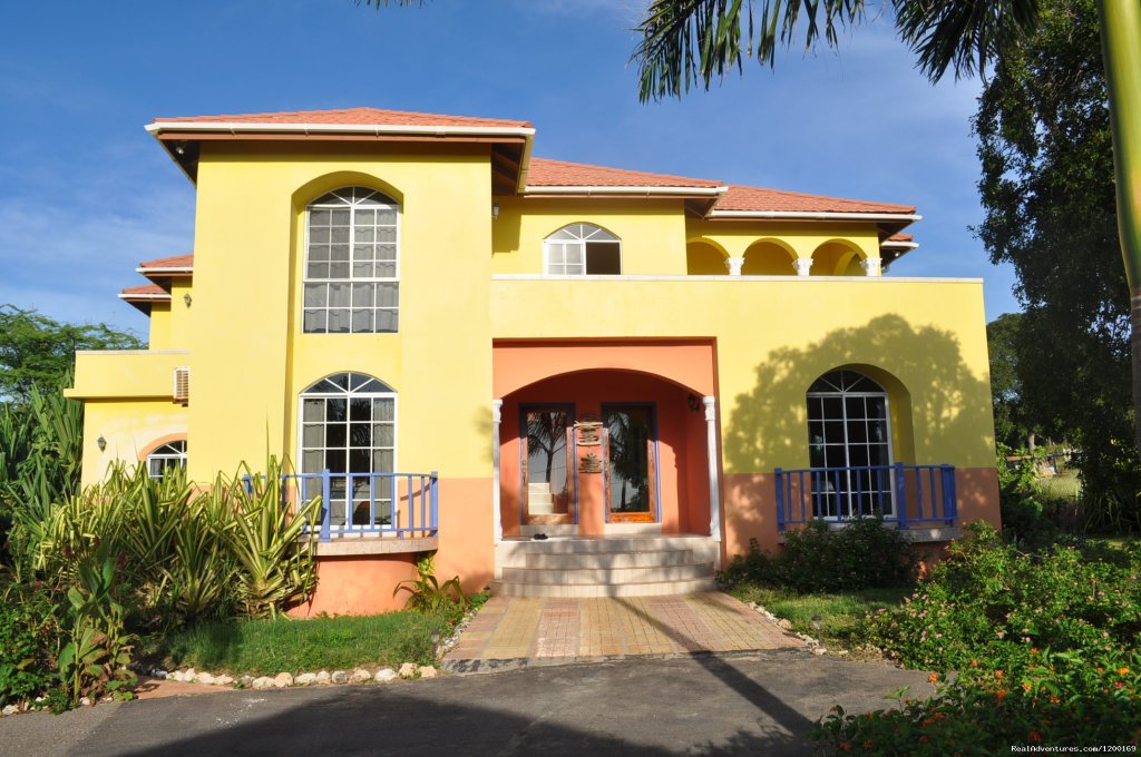 Relaxing Getaway At Seaside Villa | Treasure Beach, Jamaica | Bed & Breakfasts | Image #1/8 | 