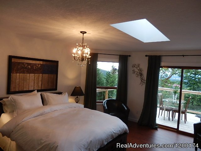 Arbutus room | Armand Heights | Image #2/13 | 