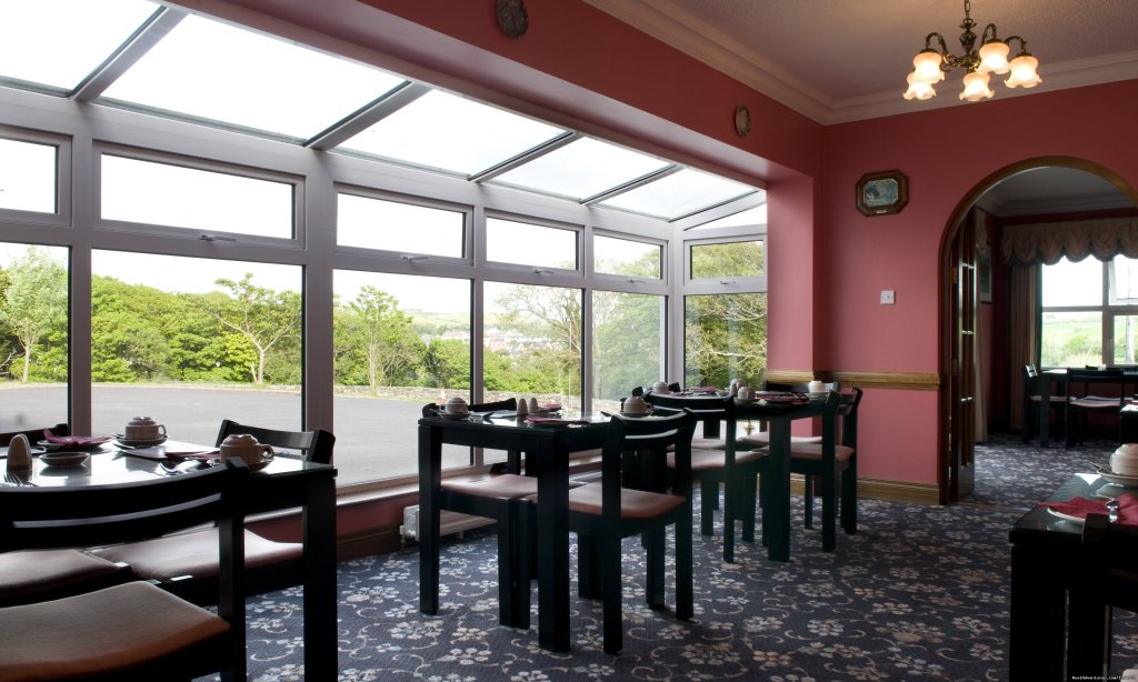 Bright and Spacious Breakfast room | Grovemount House for Serenity and Total Relaxation | Image #4/6 | 