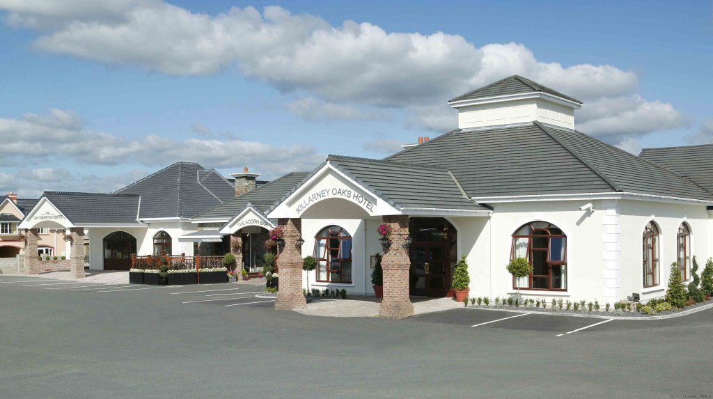 Entrance of Killarney Oaks Hotel | Tranquil break in Killarney Oaks Hotel | Image #2/4 | 