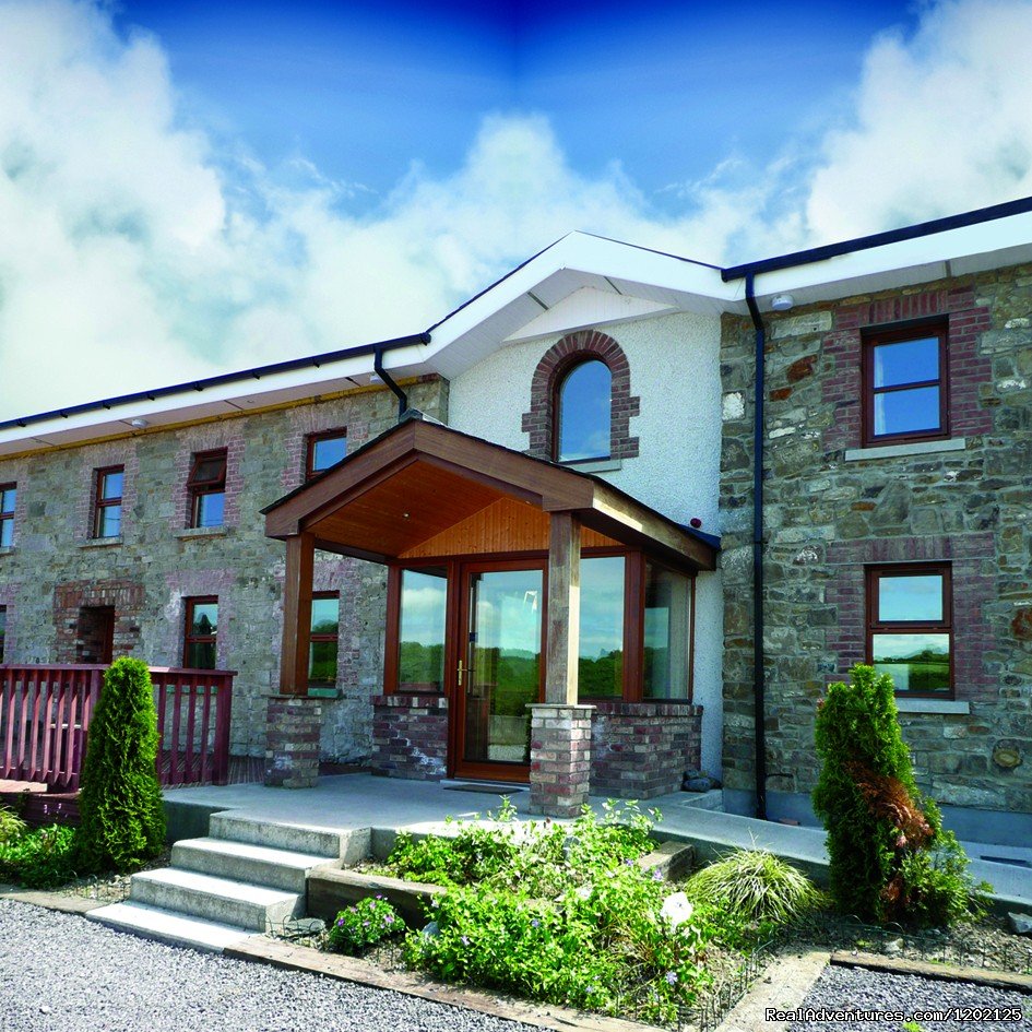 Front View | Newgrange Lodge | Image #2/4 | 