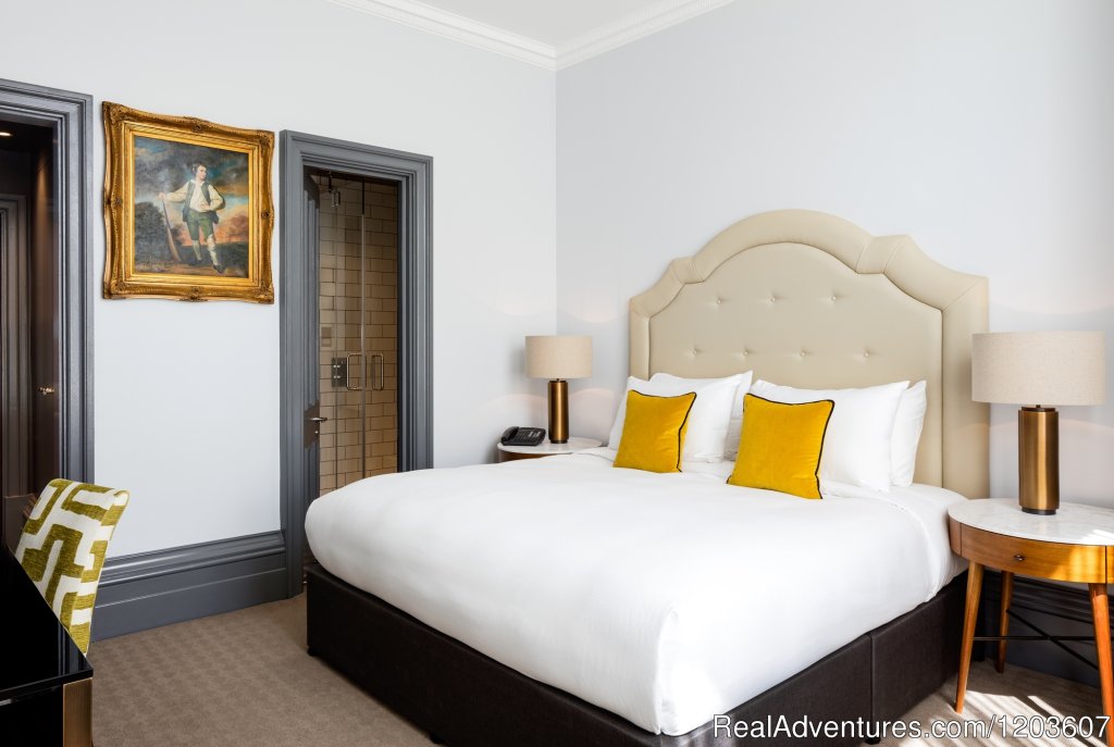 Deluxe Room | Radisson Edwardian Vanderbilt | Image #5/20 | 