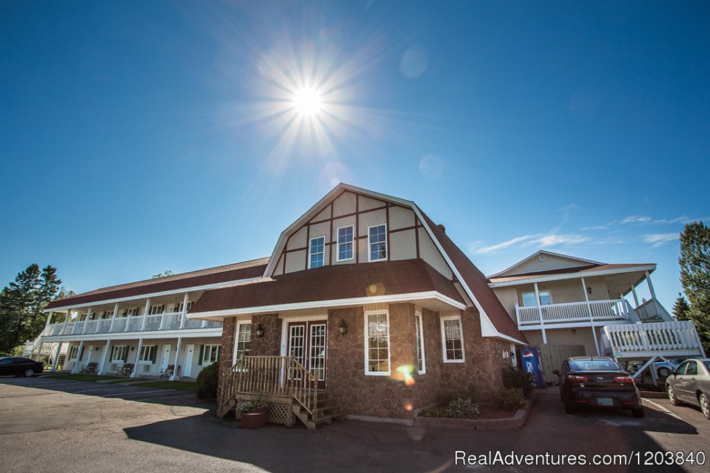 Main Building | Canada's Best Value Inn & Suites | Image #2/26 | 