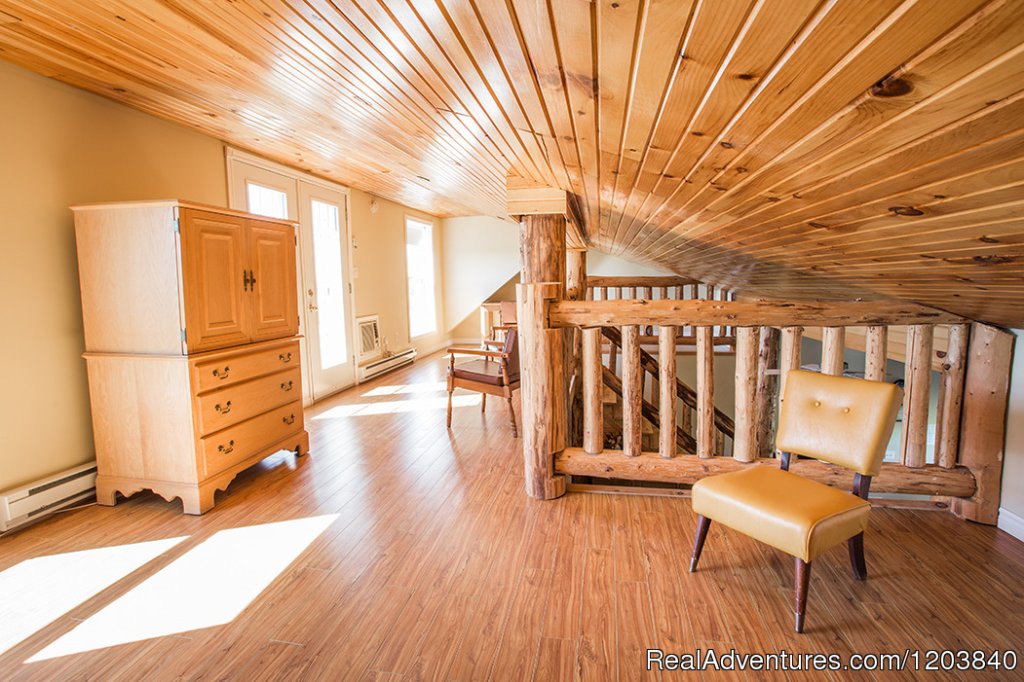 Cottage Couture Loft | Canada's Best Value Inn & Suites | Image #8/26 | 