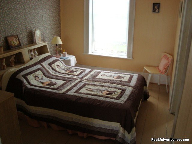 Peach Room | Ozendyke B&B . . . the place to be | Image #2/7 | 