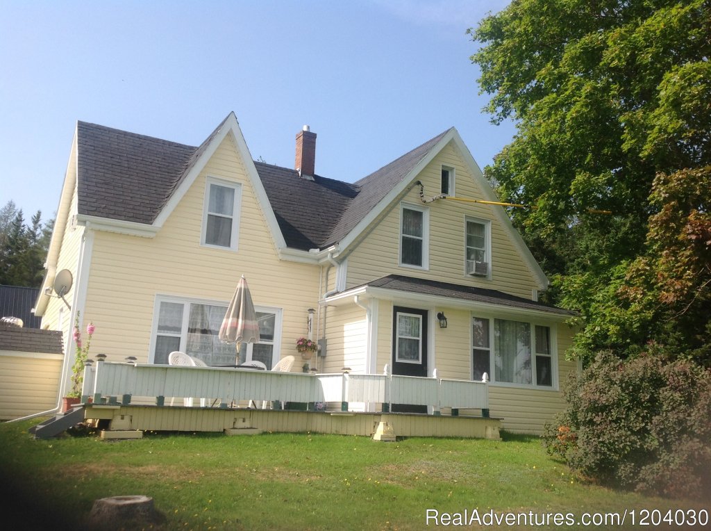 Front Of House | Mink Basin Cottage | Image #2/8 | 