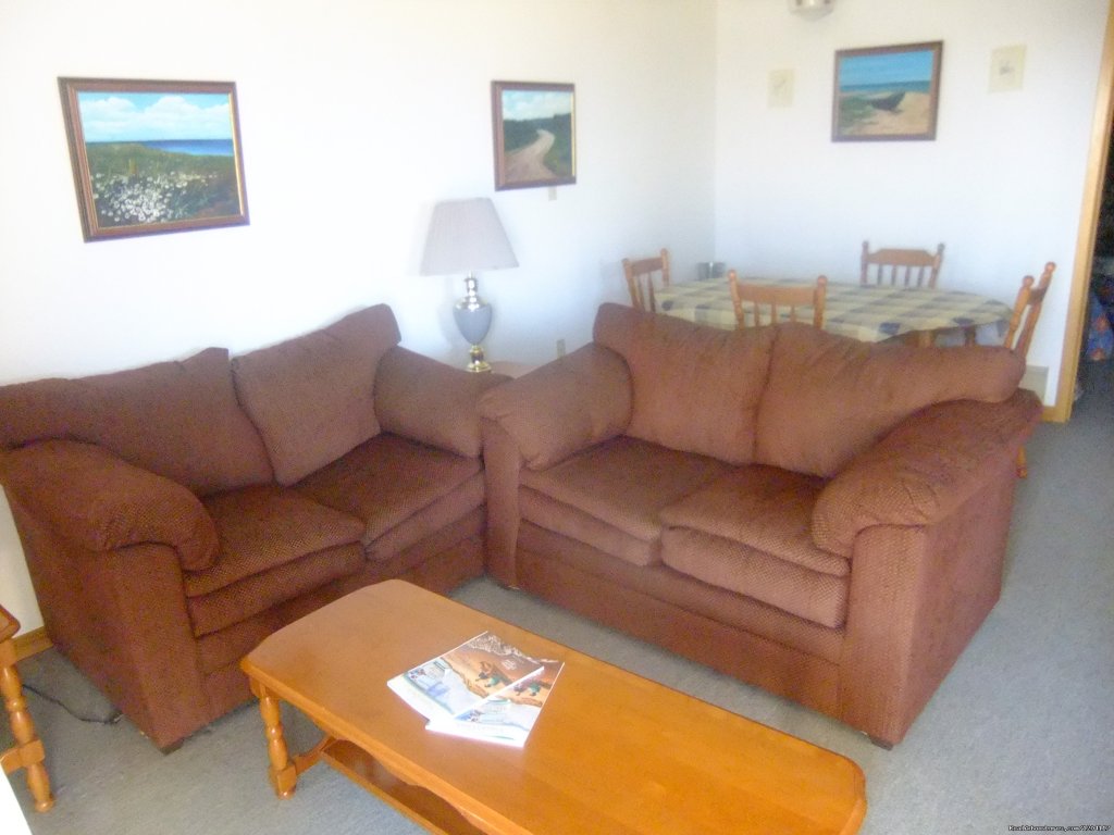 2 Bedroom Cottage - Livingroom | Warren's Beachfront Cottages | Image #19/23 | 