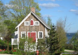 Boatbuilder's Cottage - in Historic Lunenburg