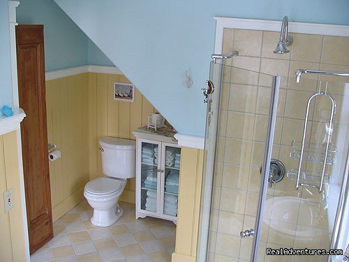 Beautiful 4-pc Bath | Boatbuilder's Cottage - in Historic Lunenburg | Image #12/22 | 