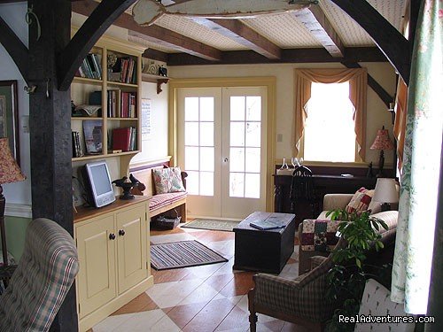 Library | Boatbuilder's Cottage - in Historic Lunenburg | Image #6/22 | 