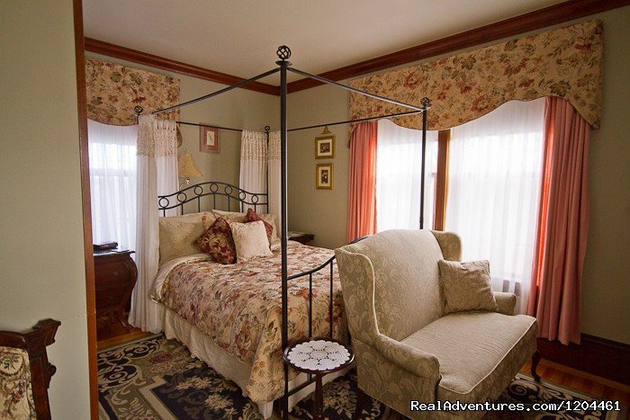 Victoria's Historic Inn, Lalia's Room | Victoria's Historic Inn and Carriage House B&B | Image #12/15 | 