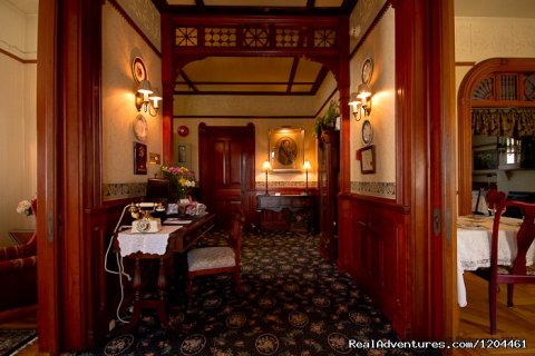 Victoria's Historic Inn, Main Lobby