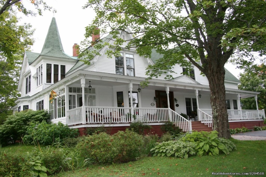 Gillespie House Inn from the Street | Gillespie House Inn on the Bay of Fundy | Parrsboro, Nova Scotia  | Bed & Breakfasts | Image #1/2 | 