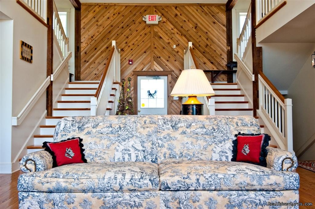 Barn Foyer | Inn at Old Virginia | Image #9/19 | 