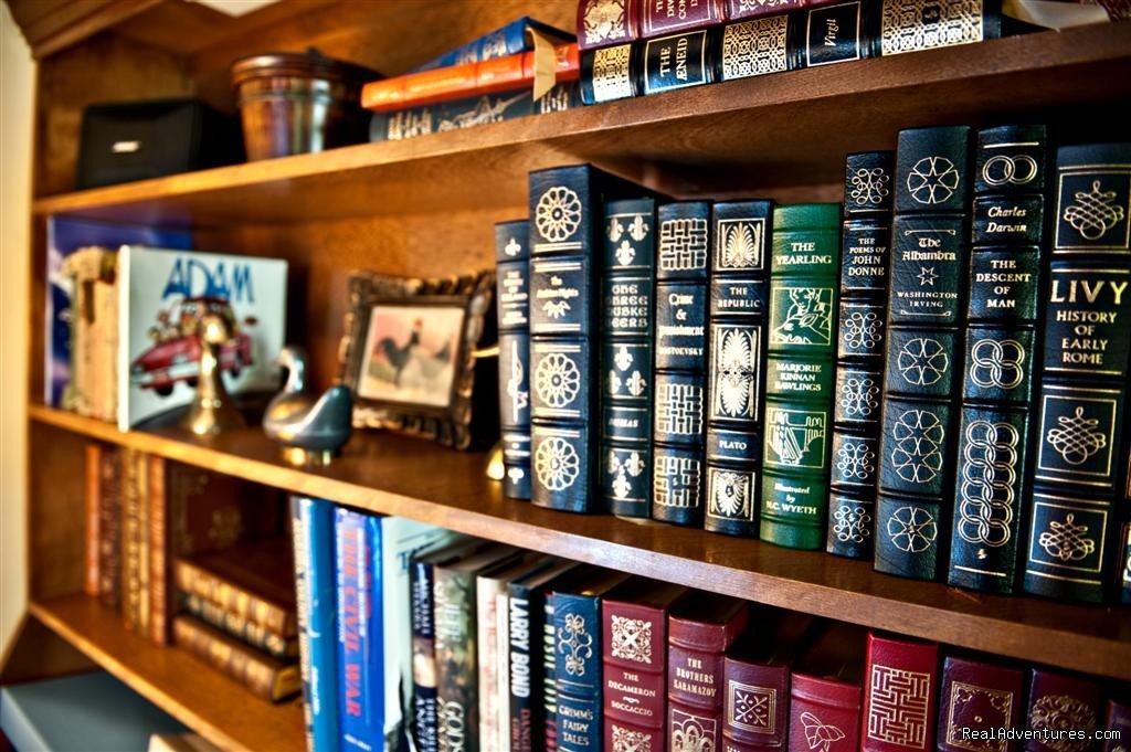 Book Case | Inn at Old Virginia | Image #16/19 | 