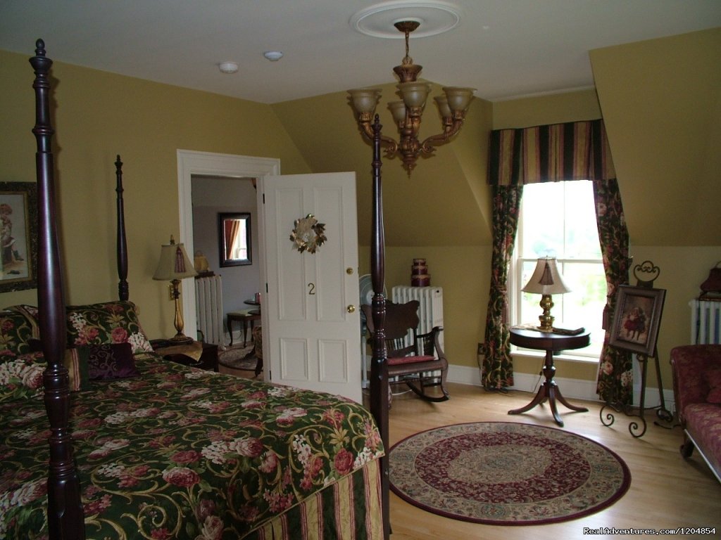 Lynwood Inn, Inn Suite 2 | Accommodation in the heart of Baddeck | Image #6/11 | 