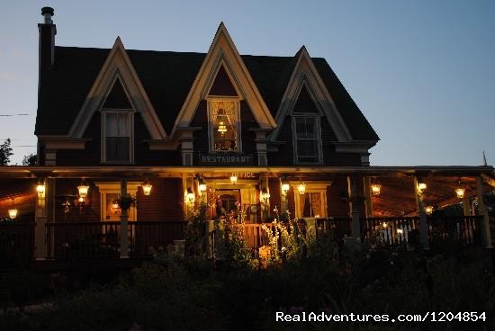 Lynwood Inn at dusk (heritage building) | Accommodation in the heart of Baddeck | Image #4/11 | 