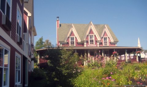 Lynwood Inn's lush garden