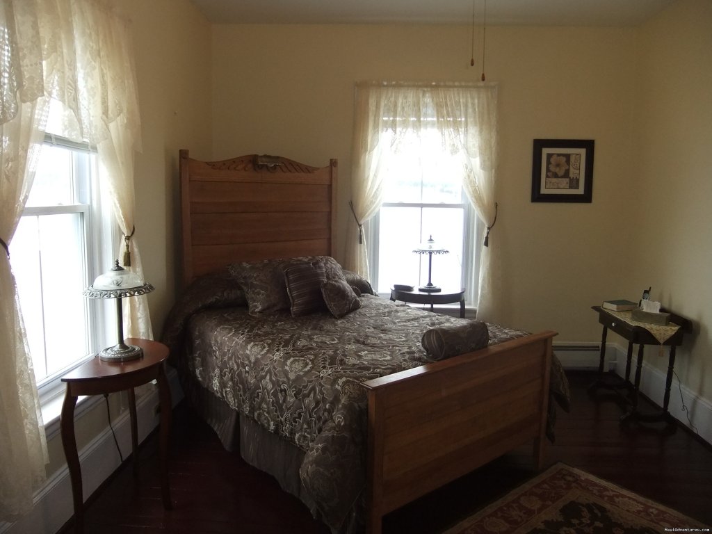 MacLennan Room | Old Grand Narrows Hotel B&B | Image #7/8 | 