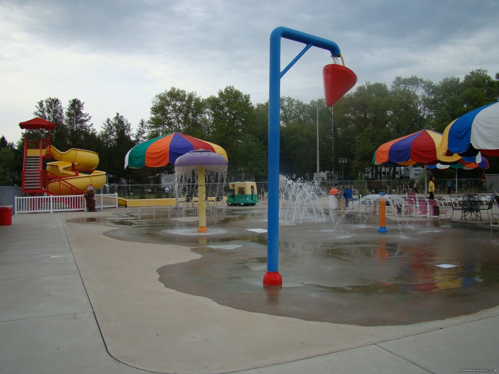 Splash Pad | Evergreen Campsites | Image #9/23 | 