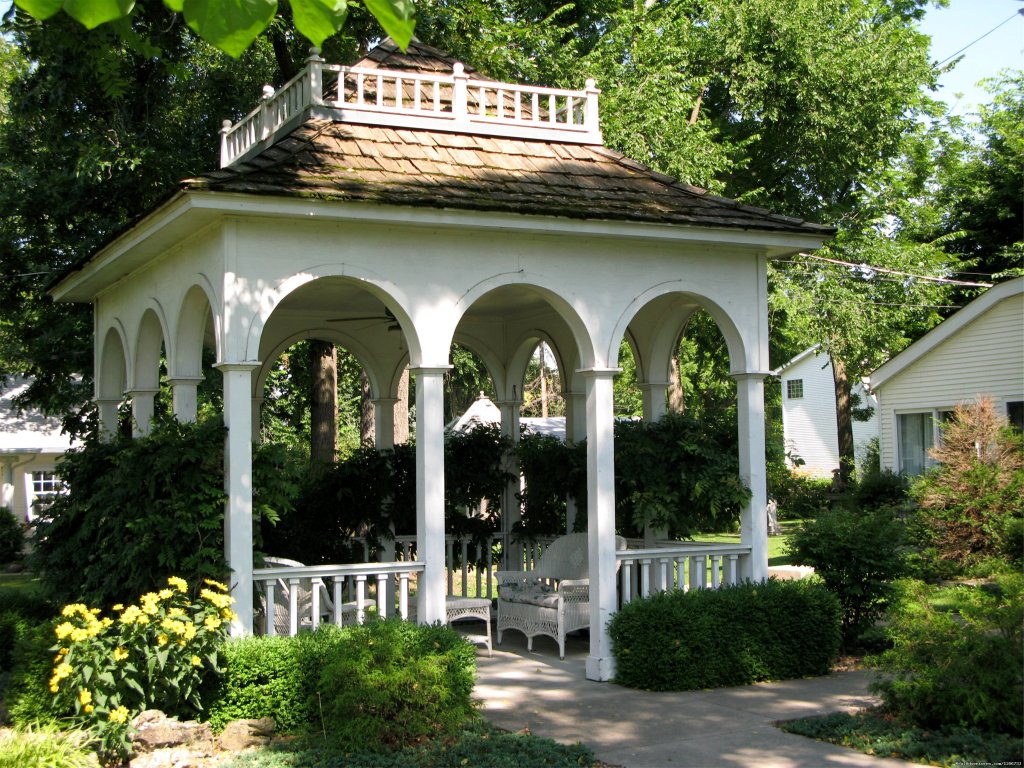 Gazebo | Romantic Get-away at the Dickey House B&B | Image #5/9 | 