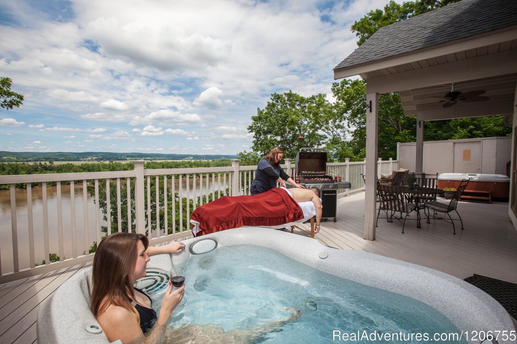 Hot Tubs and Massages | Hermann Hill Vineyard & Inn | Image #8/13 | 