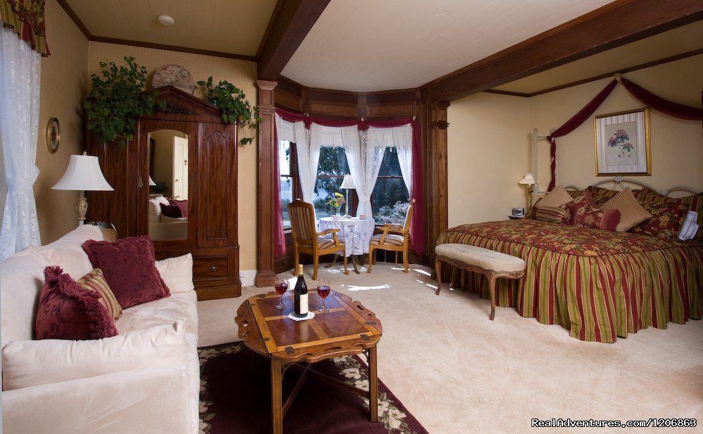 Bessie Strauss Room | Headlands Inn Bed & Breakfast | Image #2/10 | 