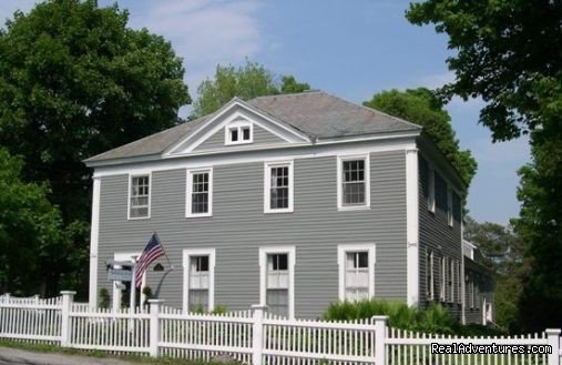 Bennington's Boutique Bed and Breakfast | Eddington House Inn | Image #2/5 | 