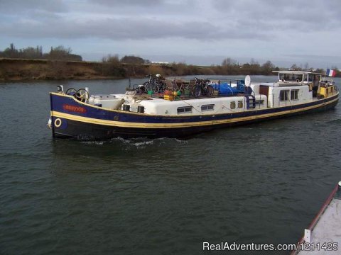 'easyvie' cruising the Saone in her original colours.