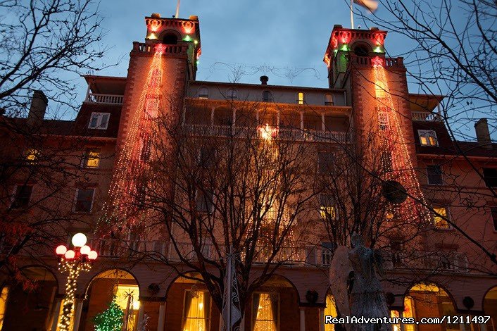 Courtyard View | The Historic Hotel Colorado | Image #2/10 | 